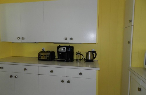Swanton Cottage | Cozi 3 bedroom Lakefront Cottage with Private Beach