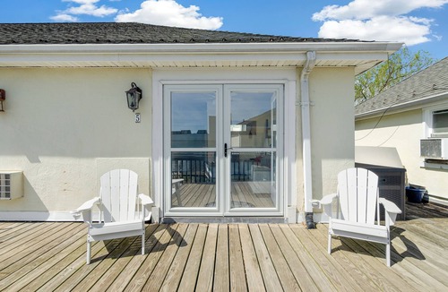 Westhampton Beach Apartment | Cozy 1-bedroom,sleeps 4, Apt on Main St in Westhampton Beach with WiFi, AC, Kit