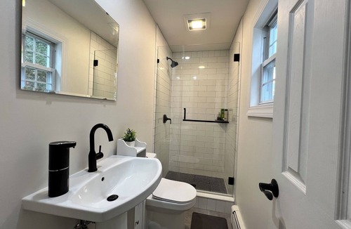Hicksville Apartment | Cozy 1-bedroom apartment in Hicksville with WiFi, AC