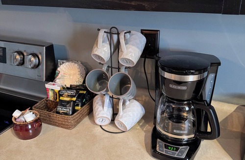 West Columbia Apartment | Cozy 1-bedroom apartment in nice Shade with AC, WiFi