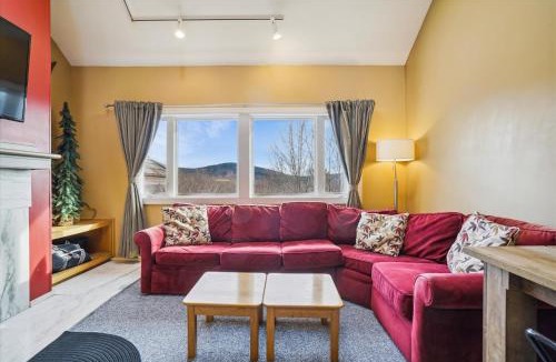 Central Vermont- Killington House | Cozy,1 bedroom loft condo! Ski back trails, shuttle& Sports center Highridge E11