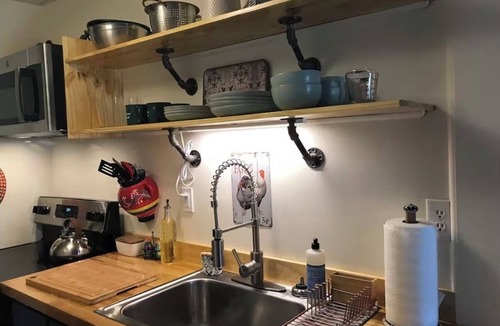 Old North End Apartment | Cozy 1BR Apartment w/Balcony, 5 Min Walk to Church St & Lake Champlain