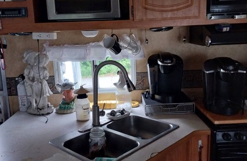 Orange House | Cozy 2-bedroom RV with WiFi, AC in welcoming Orange