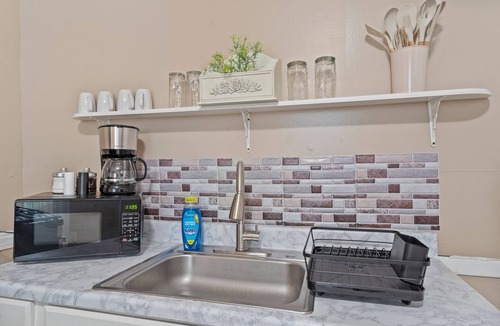 Southside Apartment | Cozy 2BR Near Destiny USA, Syracuse Uni,Zoo & Downtown