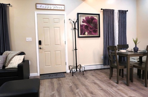 Lawrence Apartment | Cozy 3 Bedroom Apartment Minute's From Downtown Lawrence