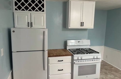 Niles House | Cozy 3-bedroom house on the river in Niles, Ohio with WiFi