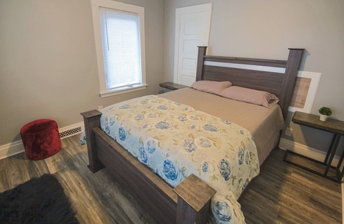 Niagara Falls Apartment | Cozy 3 bedroom Minutes From Falls & Casino on US side.