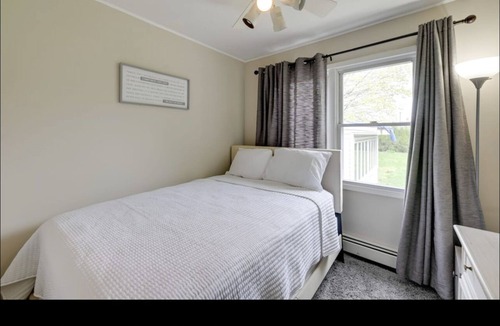 North Babylon House | Cozy 3 BR Near Belmont State Park- 4 min Drive