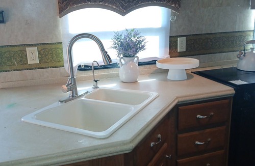 Dickinson House | Cozy 34 Foot RV In San Leon, TX, Near Galveston Bay, With Washer And Dryer