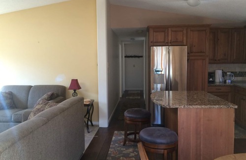Ludlow House | Cozy 3br cabin 5 minutes (1.5 miles) from Okemo Mountain Base