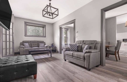 Niagara Falls House | Cozy 4BR, 1BA close to the Falls