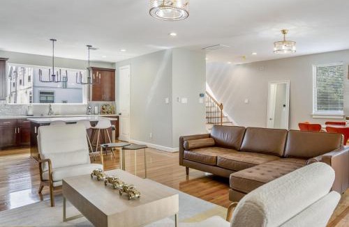 Riverside Terrace House | Cozy 6BR Home near MedCtr, NRG Stadium, with Fast Wi-Fi