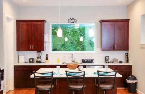Riverside Terrace House | Cozy 6BR Home near MedCtr, NRG Stadium, with Fast Wi-Fi