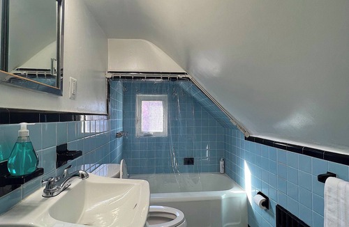 Southeast Yonkers Apartment | Cozy Attic Apartment with a View