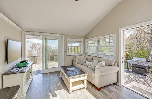 Baiting Hollow House | Cozy Baiting Hollow Bungalow Views, Walk to Beach