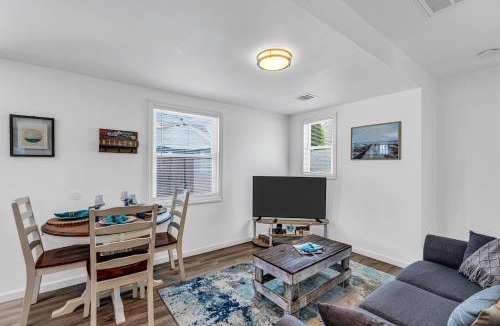 Wall House | Cozy Beach House - 3 Badges, Outdoor Patio, Fire Pit, Grill - 3 Blocks to Beach & Boards