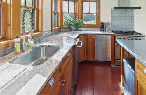 Skaneateles House | Cozy Bungalow Retreat: 4BR, Deck, Media Room, 2 Miles from Skaneateles Village