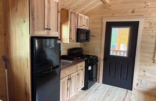 Trenton Cabin | Cozy cabin in lovely Trenton with WiFi, AC