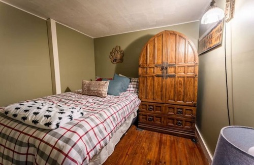 Remsen Cabin | Cozy Cabin Near Lake-BlackBear