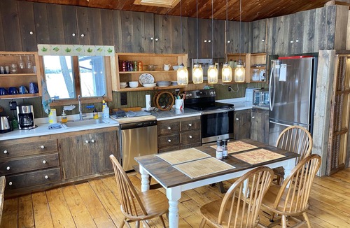Alburg House | Cozy cabin nestled on the shores of Lake Champlain