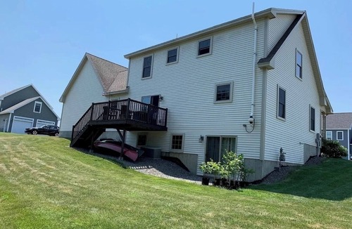 Bangor House | Cozy Cape in the heart of Bangor. Close to hospitals, colleges and downtown.