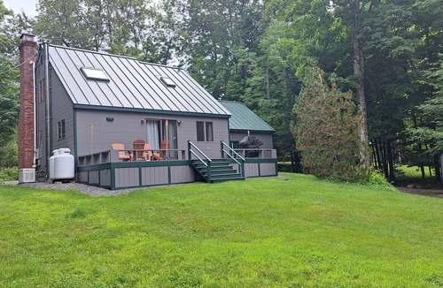 Mount Holly Ski Chalet | Cozy chalet minutes from Okemo Mtn & VAST