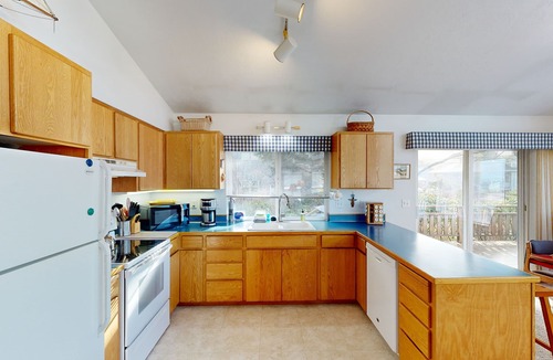 Cape Meares House | Cozy coastal home w/deck, ocean views & firepit - 4 blocks to beach