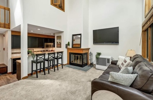 Gilford Condo | Cozy Condo at Lake Winnipesaukee- Available all seasons!