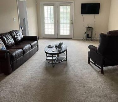 South View Apartment | Cozy Condo with Free Wifi/Cable