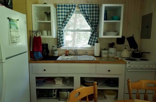 Barton Cottage | Cozy Cottage, Dog Friendly, Close to beach, Natural Wood, Waterfall on site