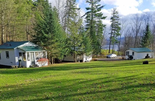 Barton Cottage | Cozy Cottage, Dog Friendly, Close to beach, Natural Wood, Waterfall on site