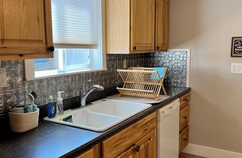 Redmond House | Cozy Cottage in Downtown Redmond