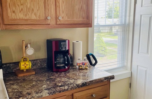 Tennerton House | Cozy Cottage in Perfect Location with Hot Tub!