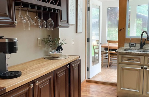 Gansevoort House | Cozy Cottage near Saratoga racetrack & SPAC