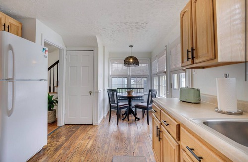 Portsmouth Cottage | Cozy Cottage on Coles Charming 2-bedroom cottage in Portsmouth with AC, WiFi