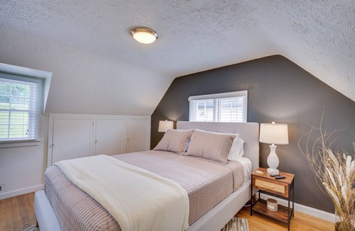 Portsmouth Cottage | Cozy Cottage on Coles Charming 2-bedroom cottage in Portsmouth with AC, WiFi