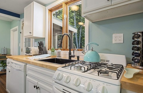 Gilmanton Cottage | Cozy cottage with private HOT TUB, lake access, Gunstock mountain & fire pit