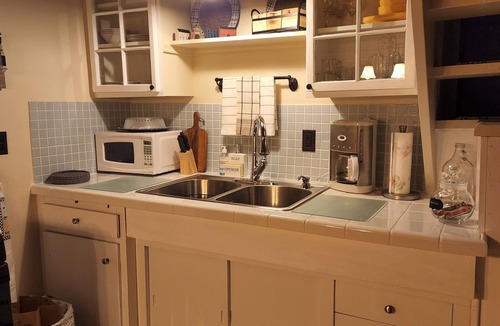 Greenwich Cottage | Cozy Country Cottage located in Greenwich, NY