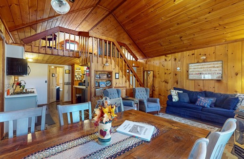 Granby Cottage | Cozy country cottage with loft, charming fireplace & scenic views
