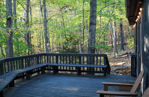 New Market Ski Chalet | Cozy & Curated w Fire Pit, Fireplace & Fast WiFi
