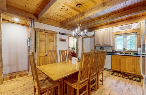 Jeffersonville Condo | Cozy dog-friendly condo w/mtn views, deck, grill, fireplace, firepit, cornhole