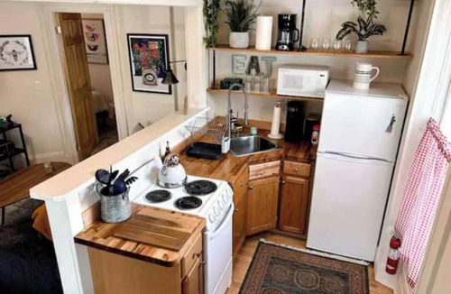 Old North End Apartment | Cozy Downtown Retreat - 5 min walk to Church St