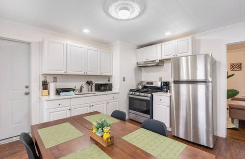 Poughkeepsie House | Cozy Escape -Strong Wi-Fi -Prime Location