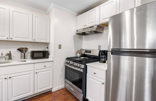 Poughkeepsie House | Cozy Escape -Strong Wi-Fi -Prime Location