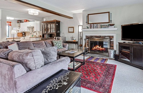 Quechee Condo | Cozy Fireplace, Pets, Club Access! - Saltbox 9A