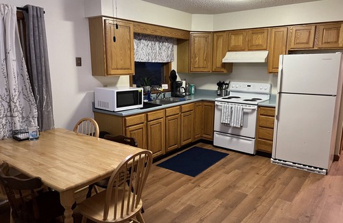 Mendon House | Cozy home 13 minutes from Killington- child & dog friendly