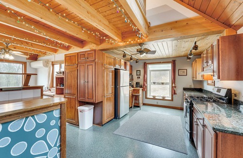 Townshend House | Cozy Home on 10 Acres: 'Yellowstone in Vermont'