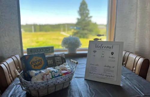 Whiting House | Cozy house with large fields, firepit and plenty of parking