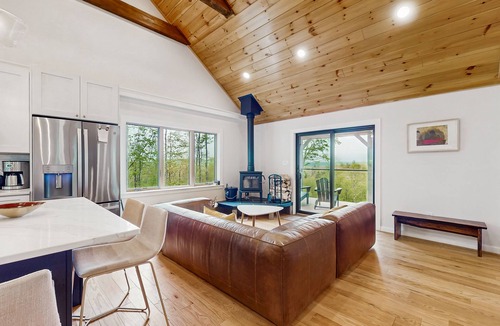 Mount Holly House | Cozy house w/mountain views, hot tub, woodstove, balcony, bbq, central a/c