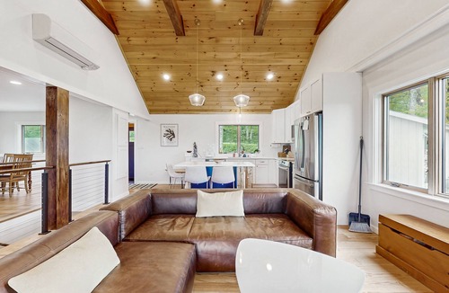 Mount Holly House | Cozy house w/mountain views, hot tub, woodstove, balcony, bbq, central a/c